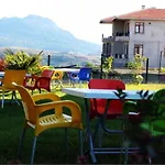 Azra & Aparthotel 3*