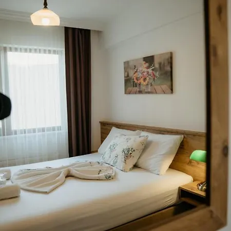 Azra & Lejlighedshotel