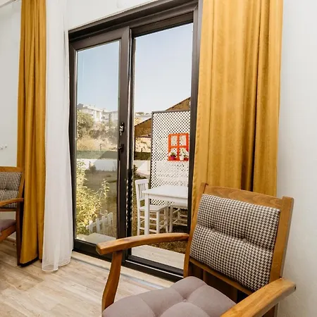 Apart Otel Azra &
