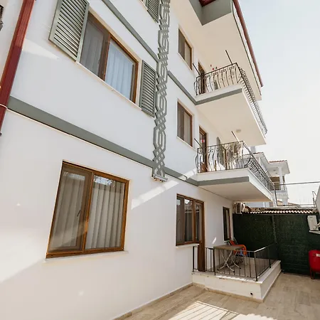 Azra & Lejlighedshotel İmroz