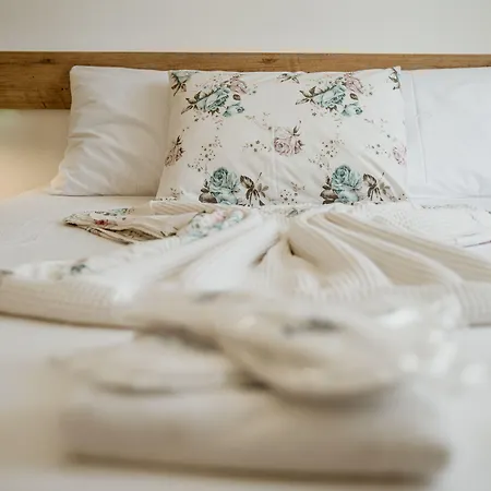 Azra & Lejlighedshotel İmroz