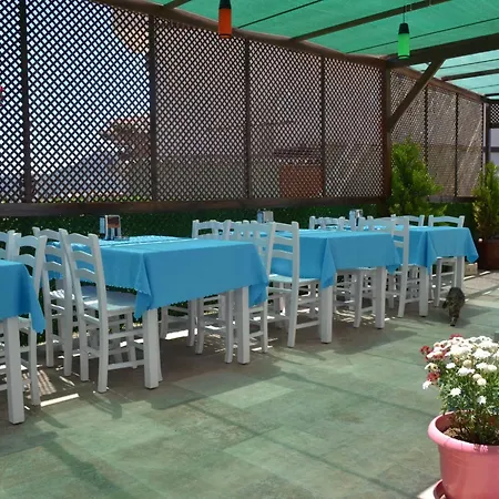 Apart Otel Azra & 3*